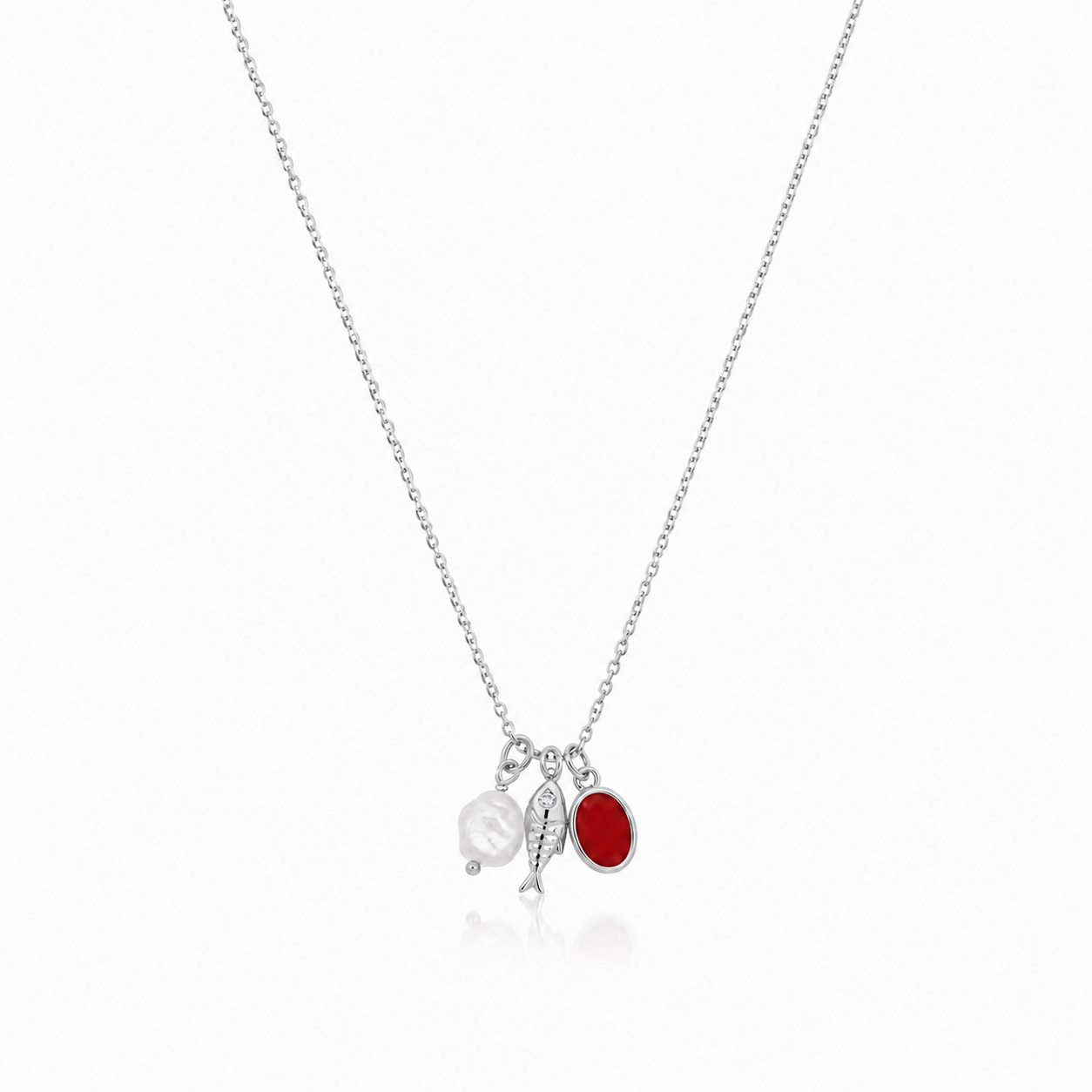 İncili Ve Mercanlı Balık Charmlı Kolye Silver